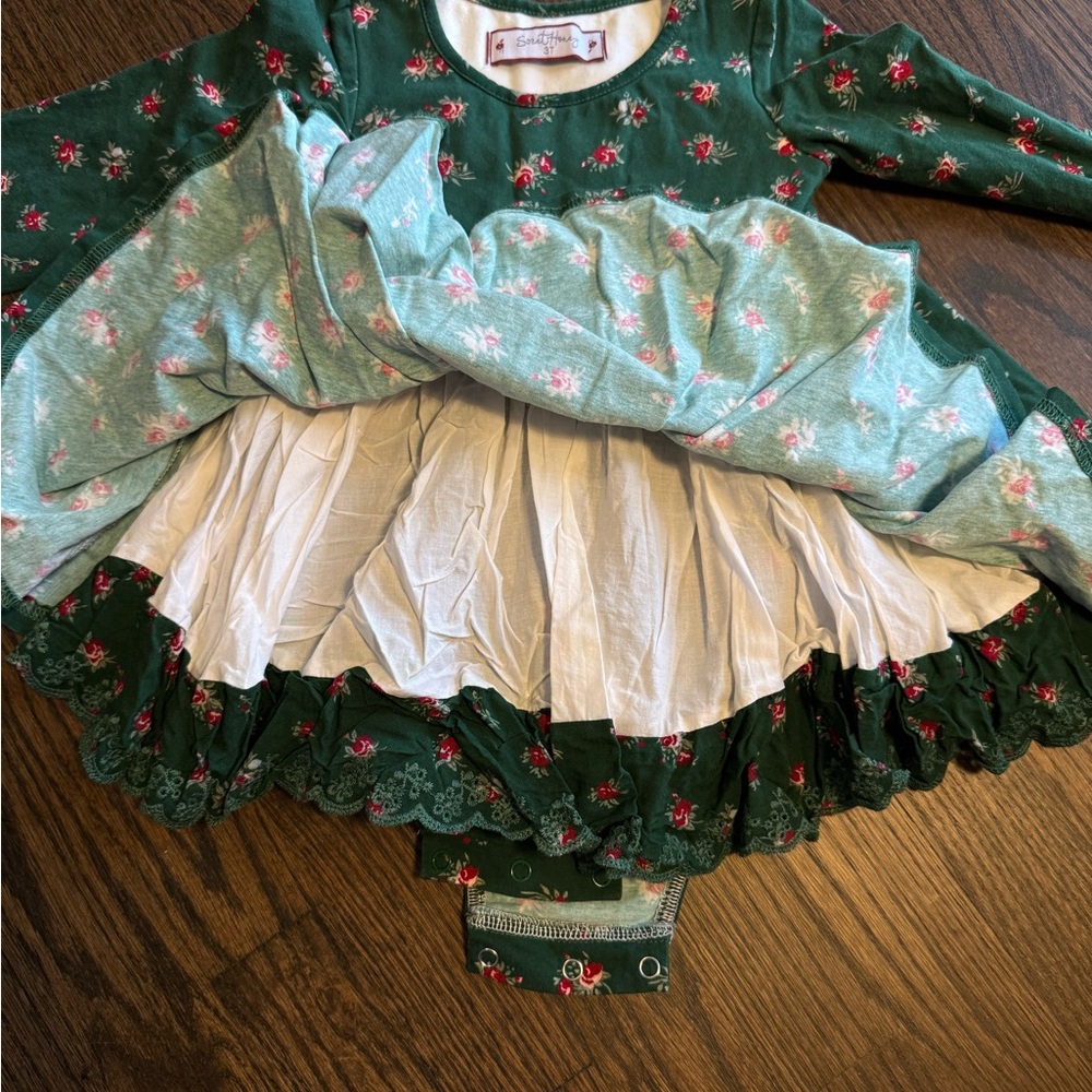 SweetHoney Holiday Green and Cream Dress and Apron - Picture 5 of 5